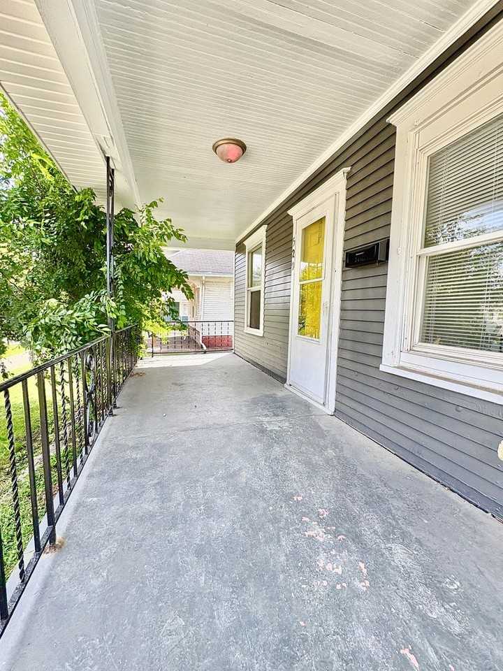 529 S Bendix Dr - Photo 2 of 12