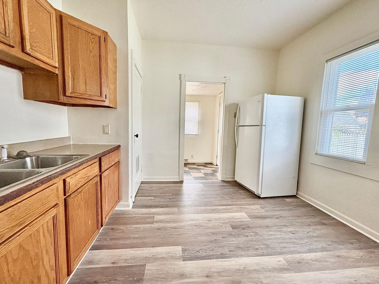 529 S Bendix Dr - Photo 4 of 12