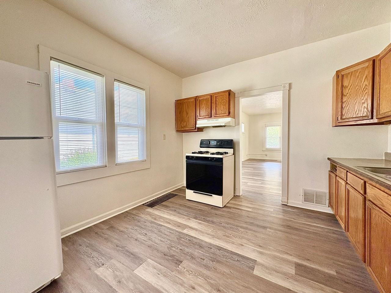 529 S Bendix Dr - Photo 6 of 12