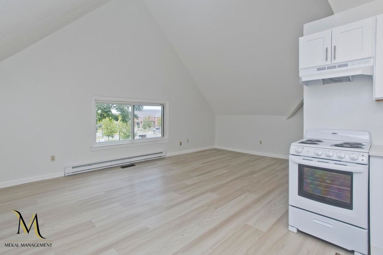 41 Broad St - Photo 2 of 17