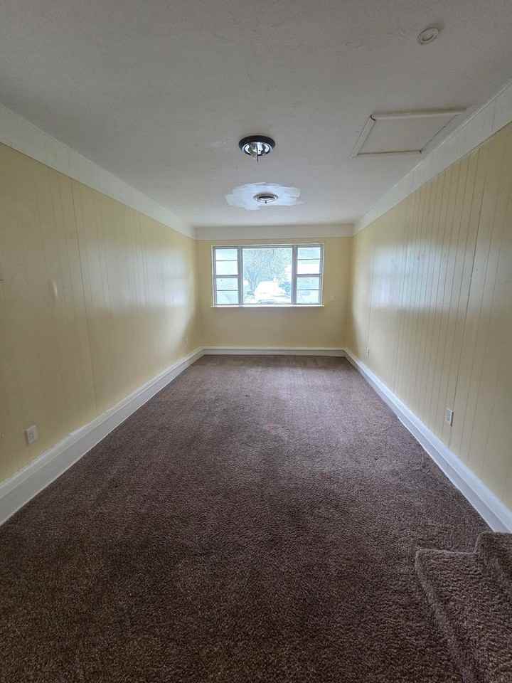 3300 Lake Travis Ave - Photo 3 of 9