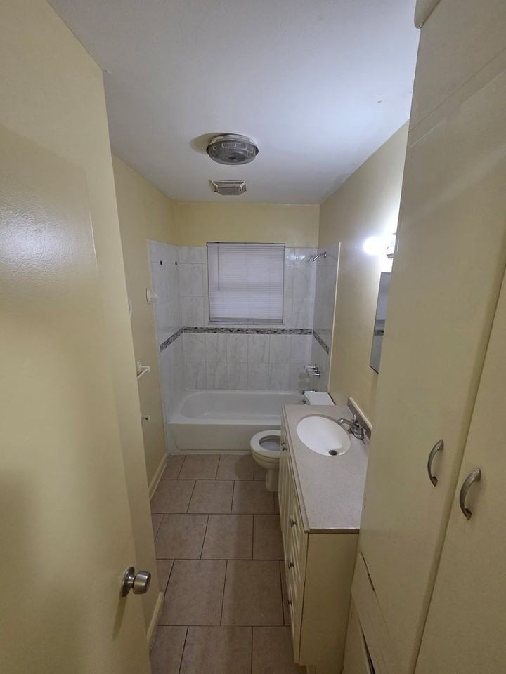 3300 Lake Travis Ave - Photo 4 of 9