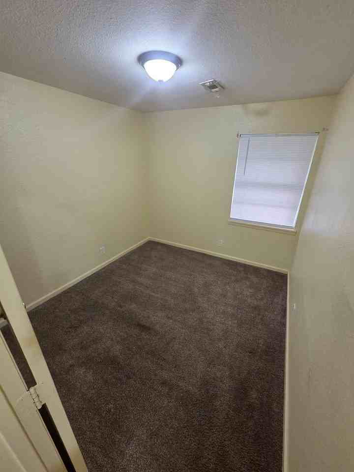 3300 Lake Travis Ave - Photo 6 of 9