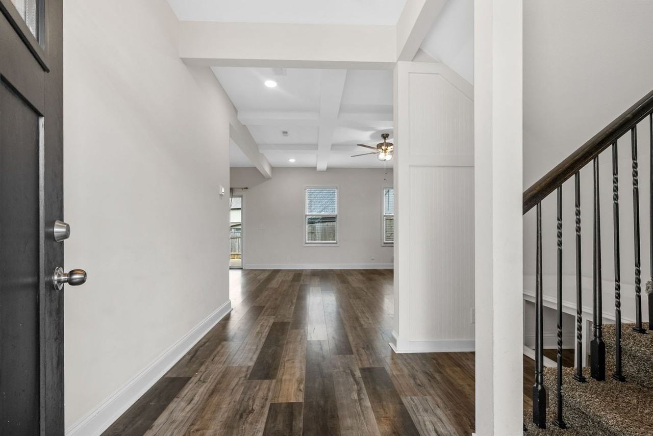 307 Lugano Ln - Photo 4 of 30