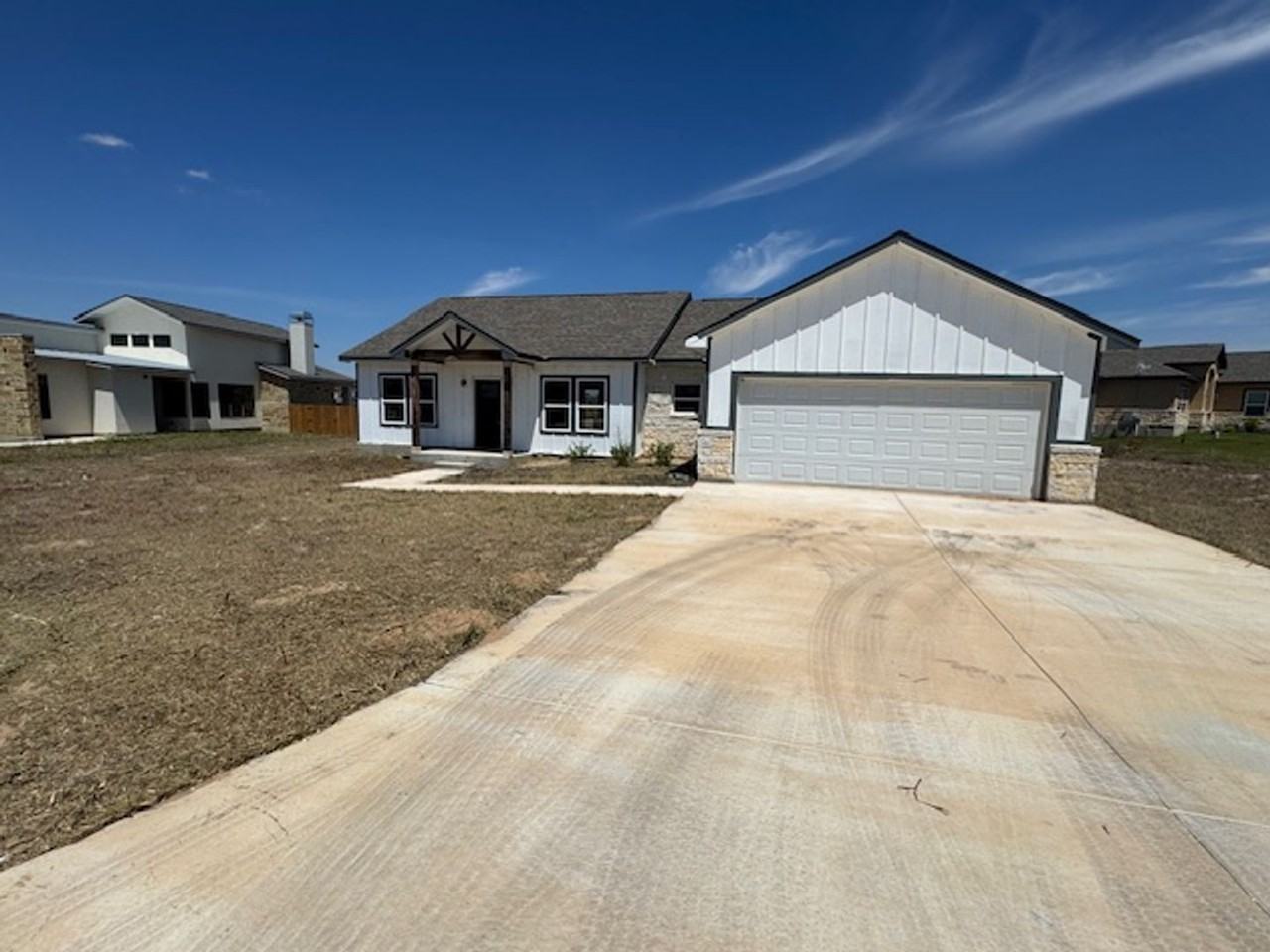202 Colonial Ln - Photo 3 of 22