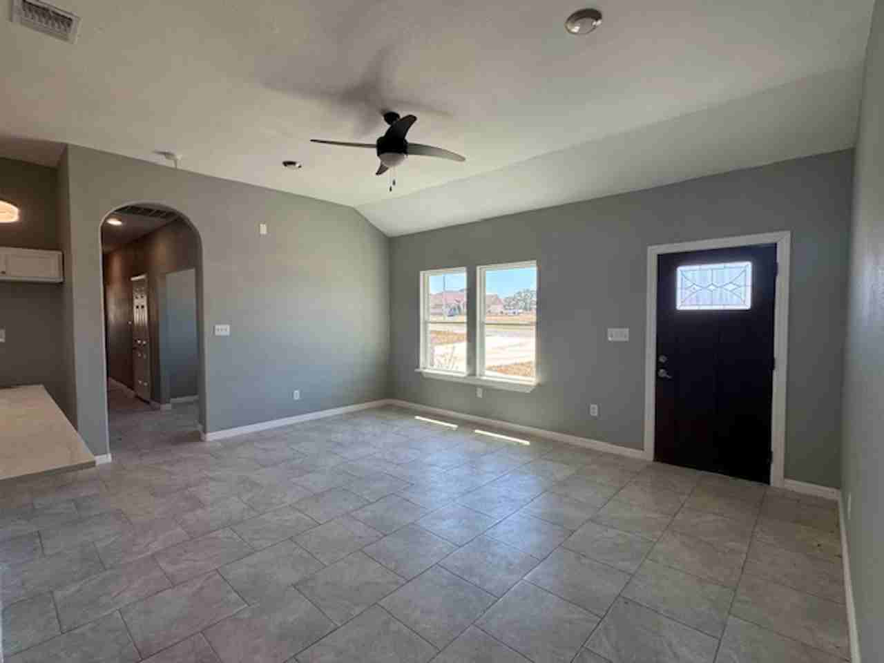 202 Colonial Ln - Photo 5 of 22