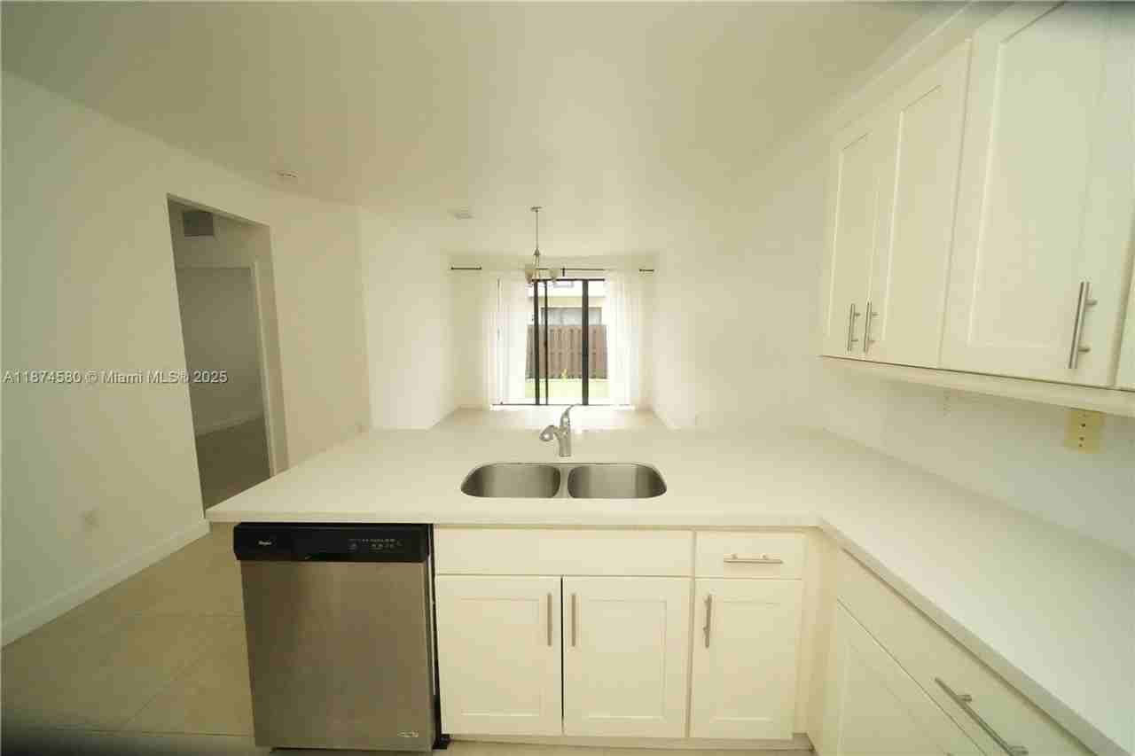 10457 Nw 61st St - Photo 2 of 16