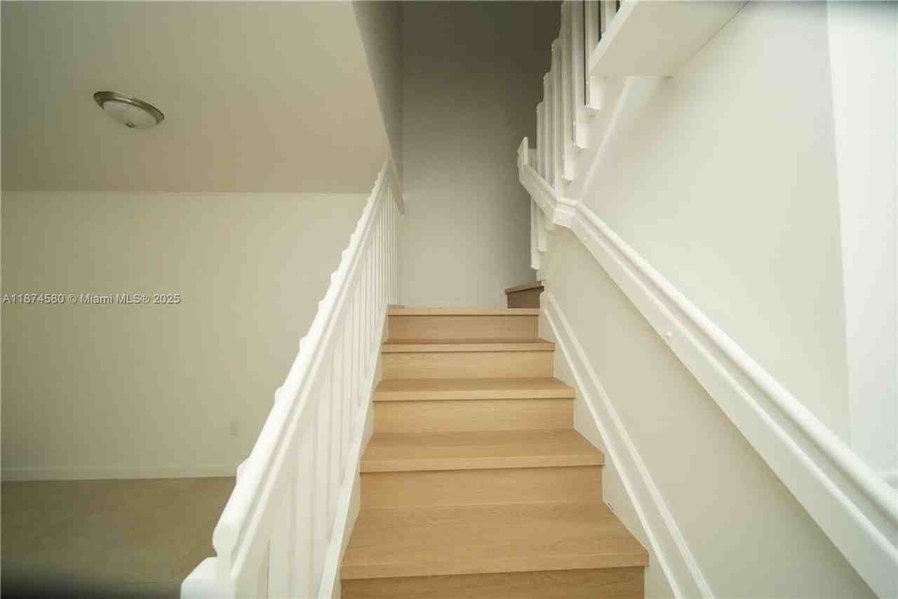 10457 Nw 61st St - Photo 4 of 16