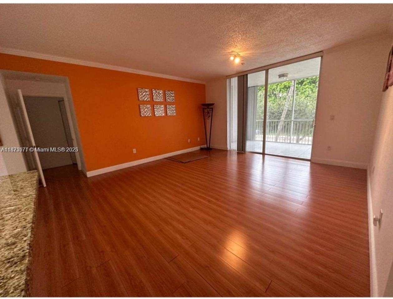 9725 Nw 52nd St - Photo 5 of 18