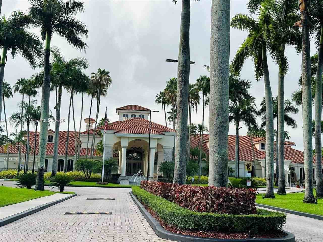 9725 Nw 52nd St - Photo 6 of 18