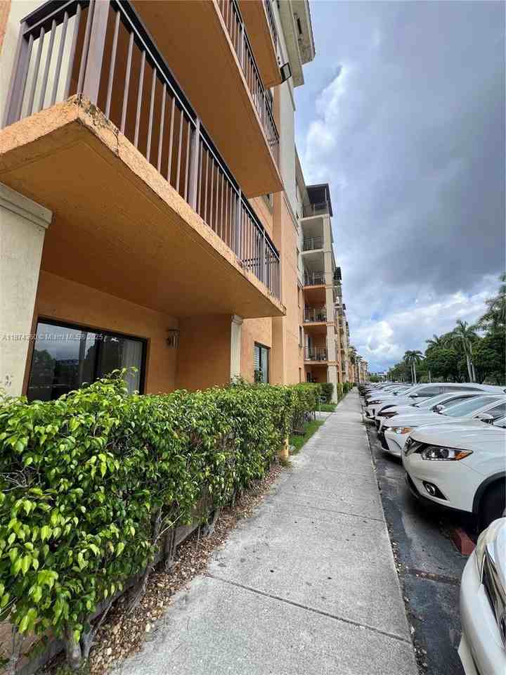 9300 Fontainebleau Blvd - Photo 6 of 12