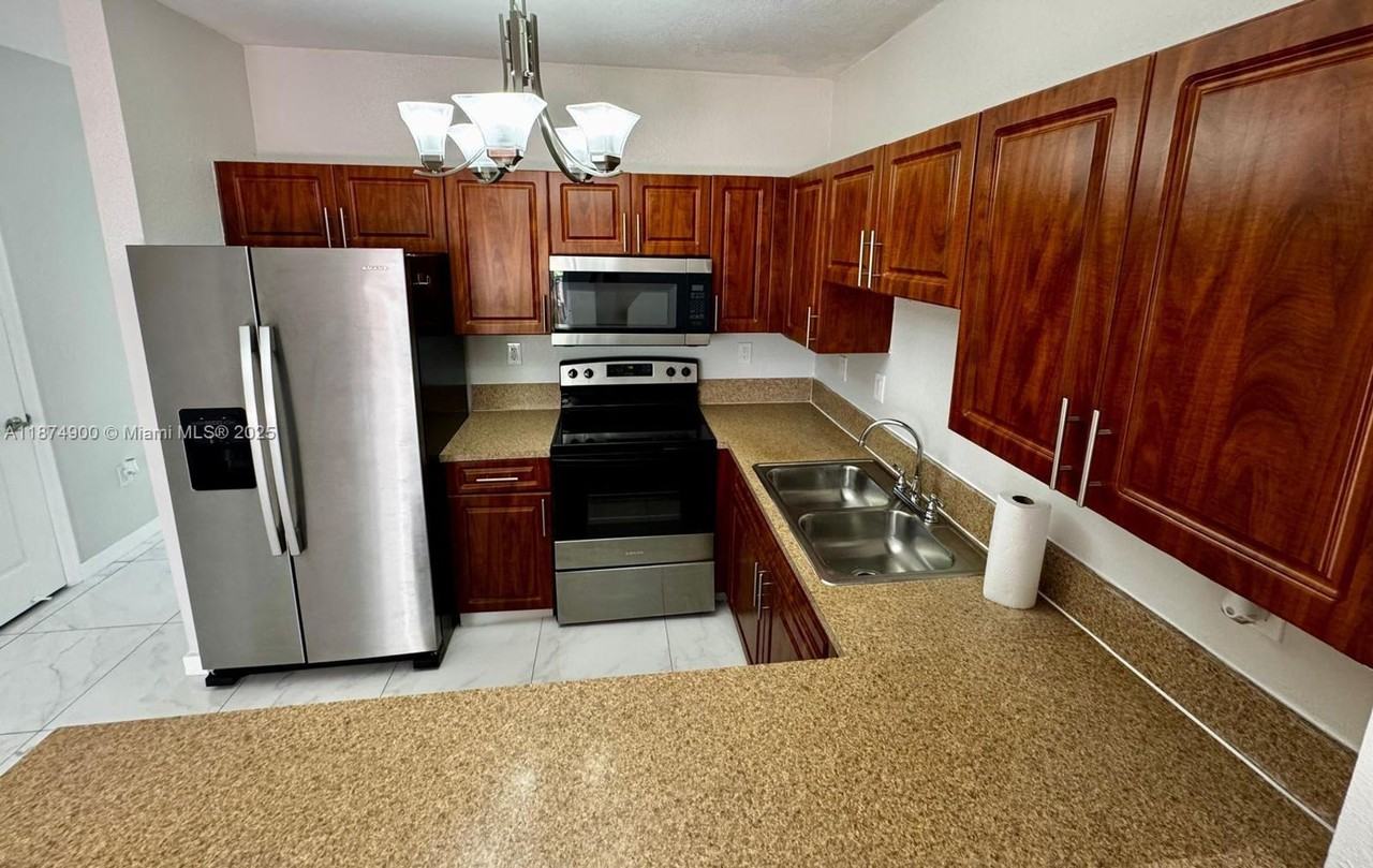 10968 Sw 182nd Ln - Photo 2 of 17