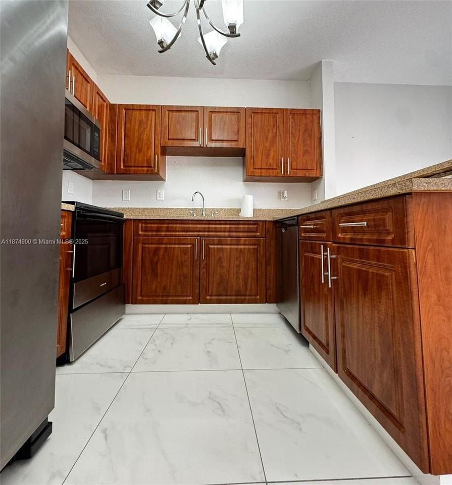 10968 Sw 182nd Ln - Photo 3 of 17