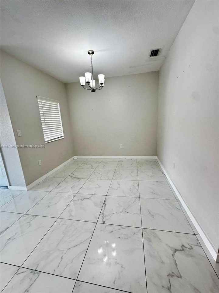 10968 Sw 182nd Ln - Photo 7 of 17