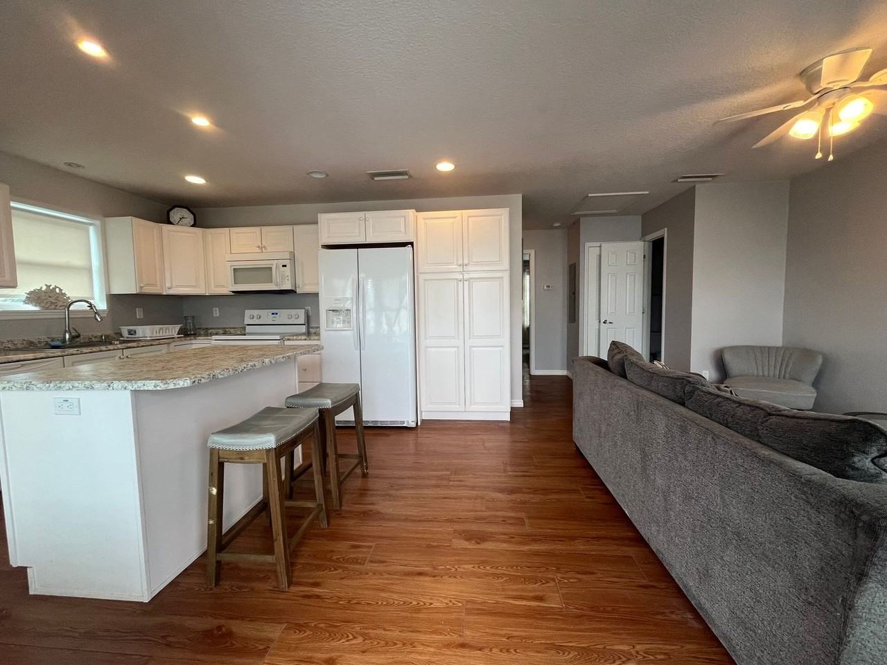 601 S Central Ave #A - Photo 3 of 23