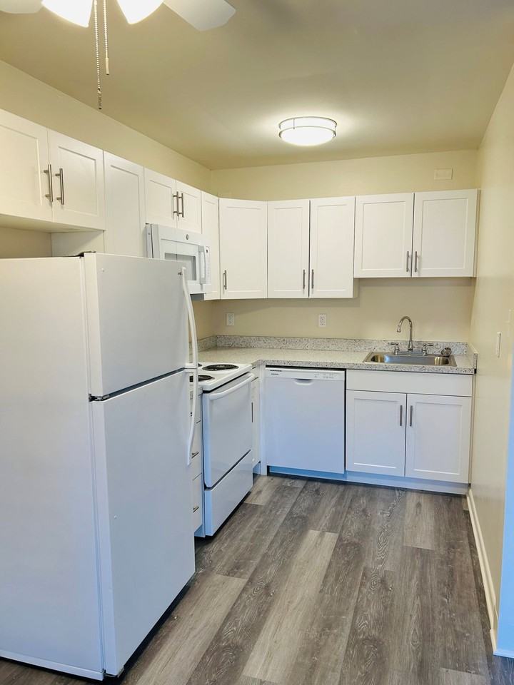 Bradford Hall Apartments - Photo 4 of 4