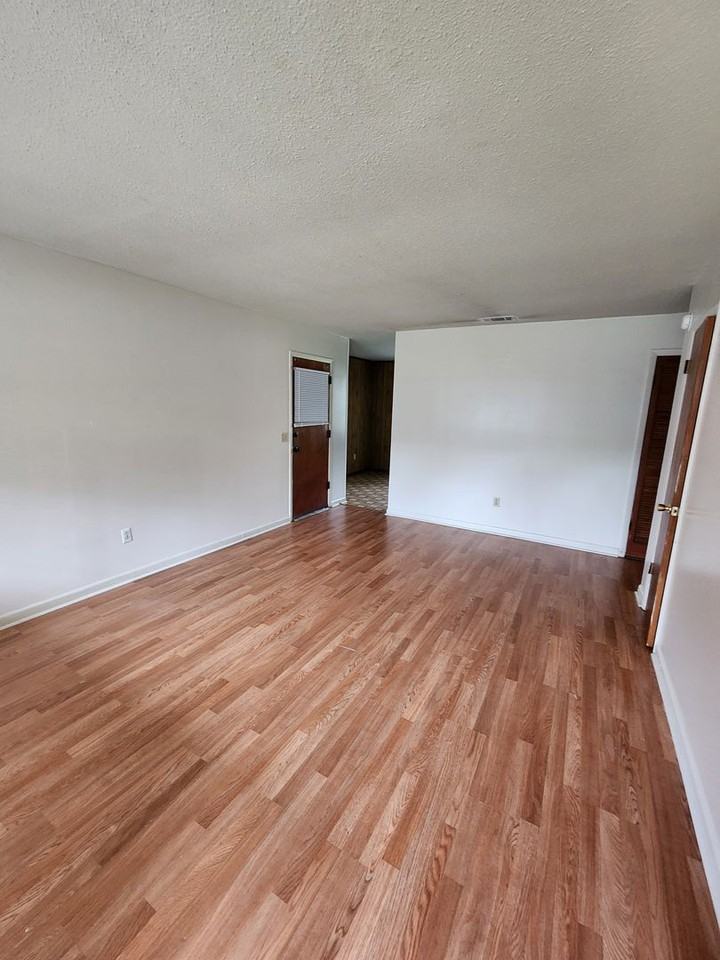 917 Charles C Frasier Blvd - Photo 4 of 18