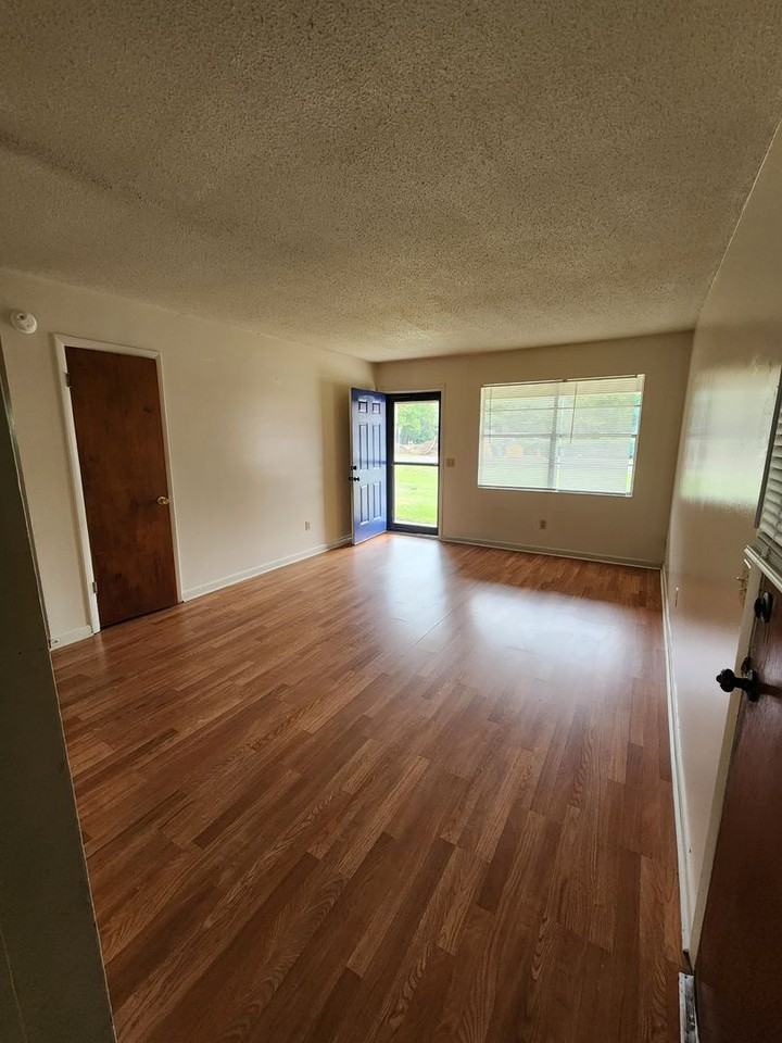 917 Charles C Frasier Blvd - Photo 5 of 18