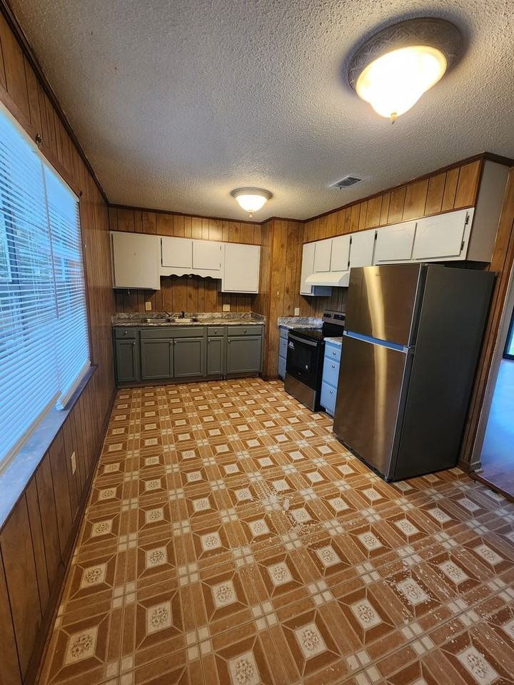 917 Charles C Frasier Blvd - Photo 7 of 18