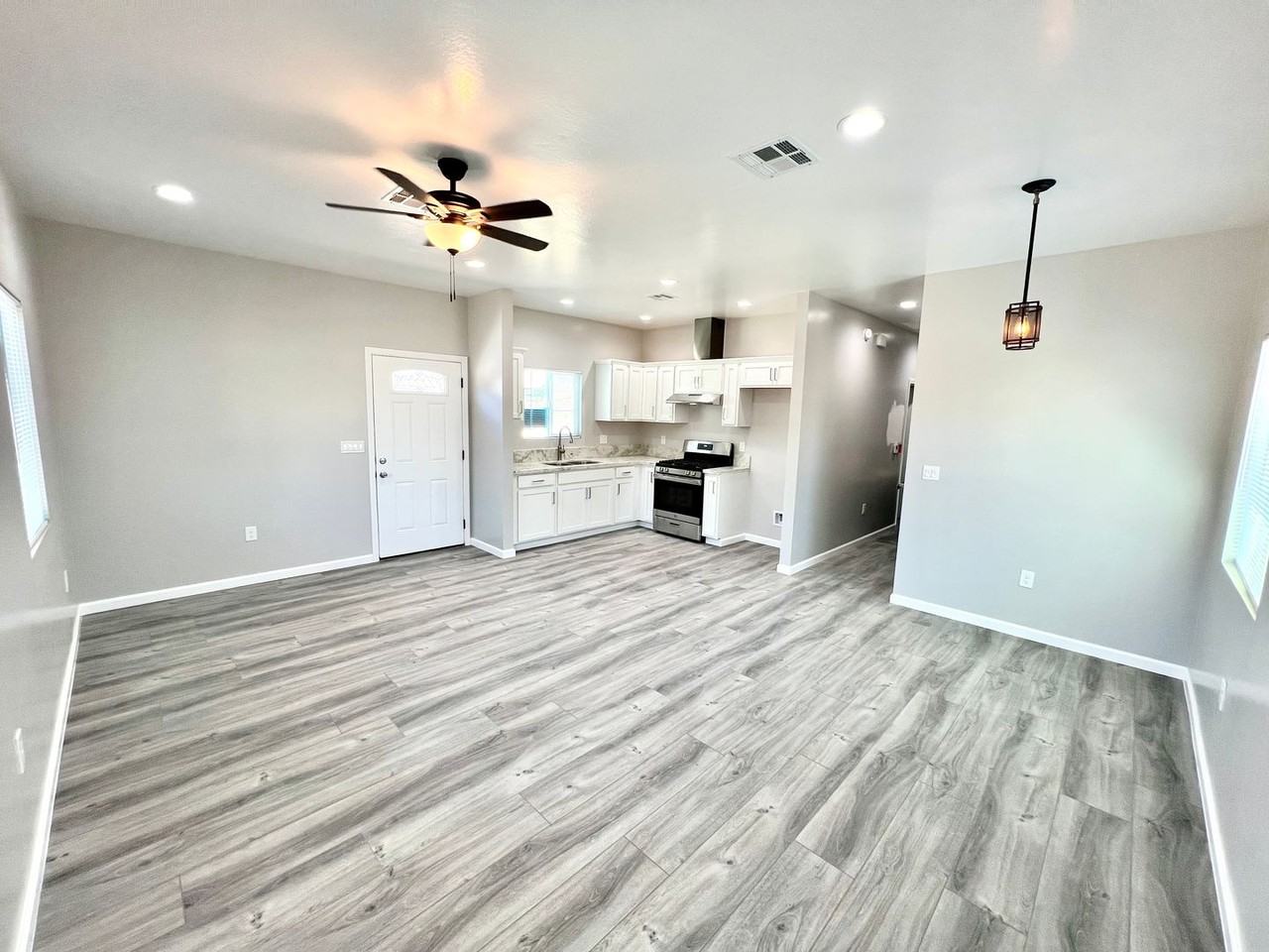 307 Jackson St #B - Photo 2 of 26