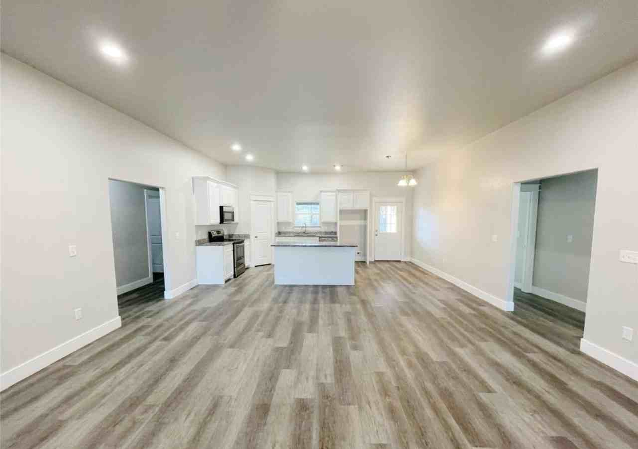 121 Watch Hill Dr - Photo 3 of 10