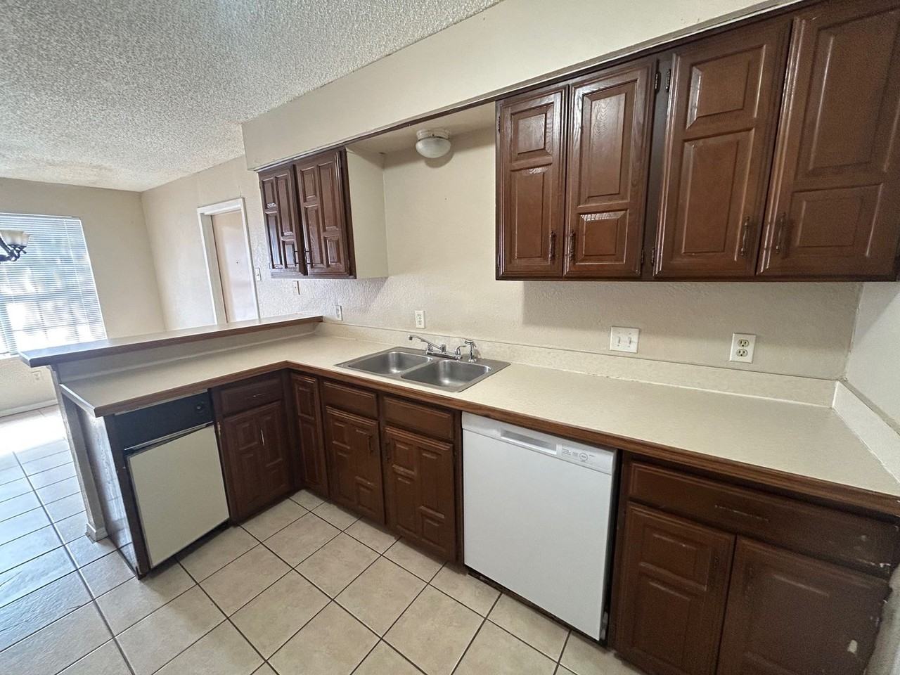 2302 Melissa Dr - Photo 2 of 10