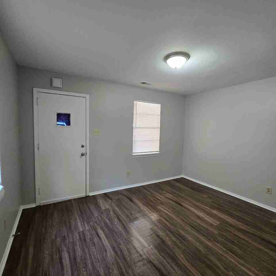 2659 Whitman Ave - Photo 2 of 9