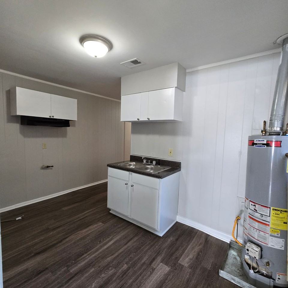 2659 Whitman Ave - Photo 3 of 9