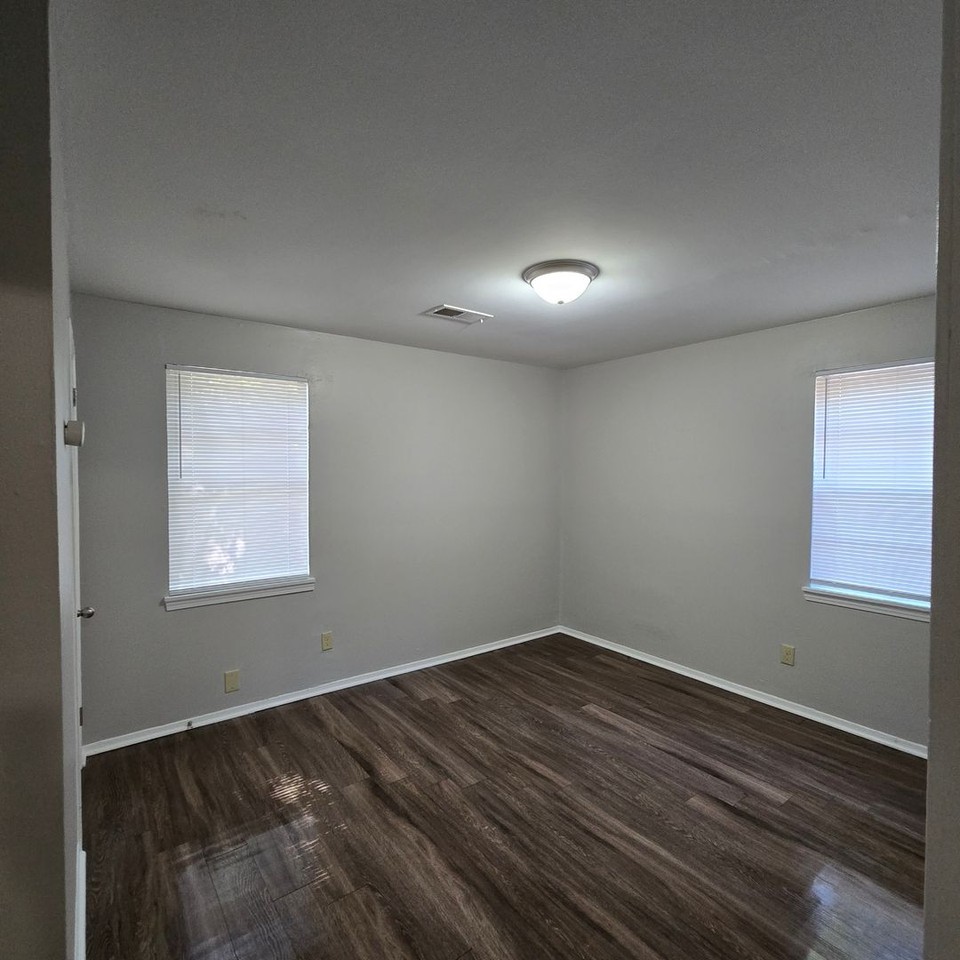 2659 Whitman Ave - Photo 7 of 8