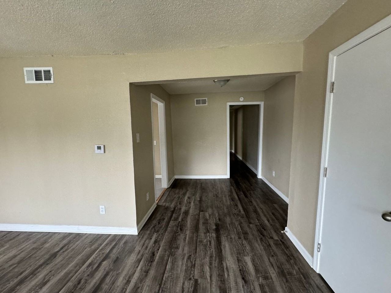 87 Eastview Drive - Photo 3 of 10