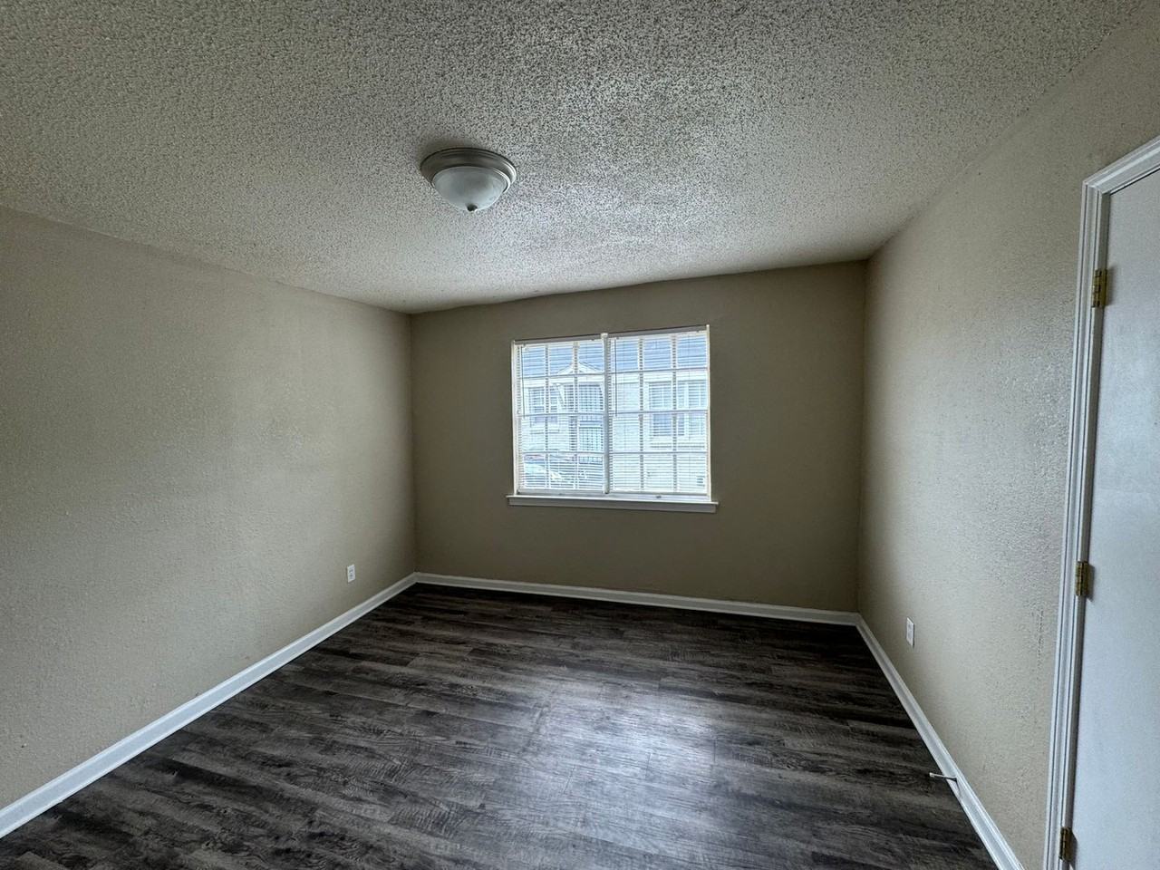 87 Eastview Drive - Photo 6 of 10