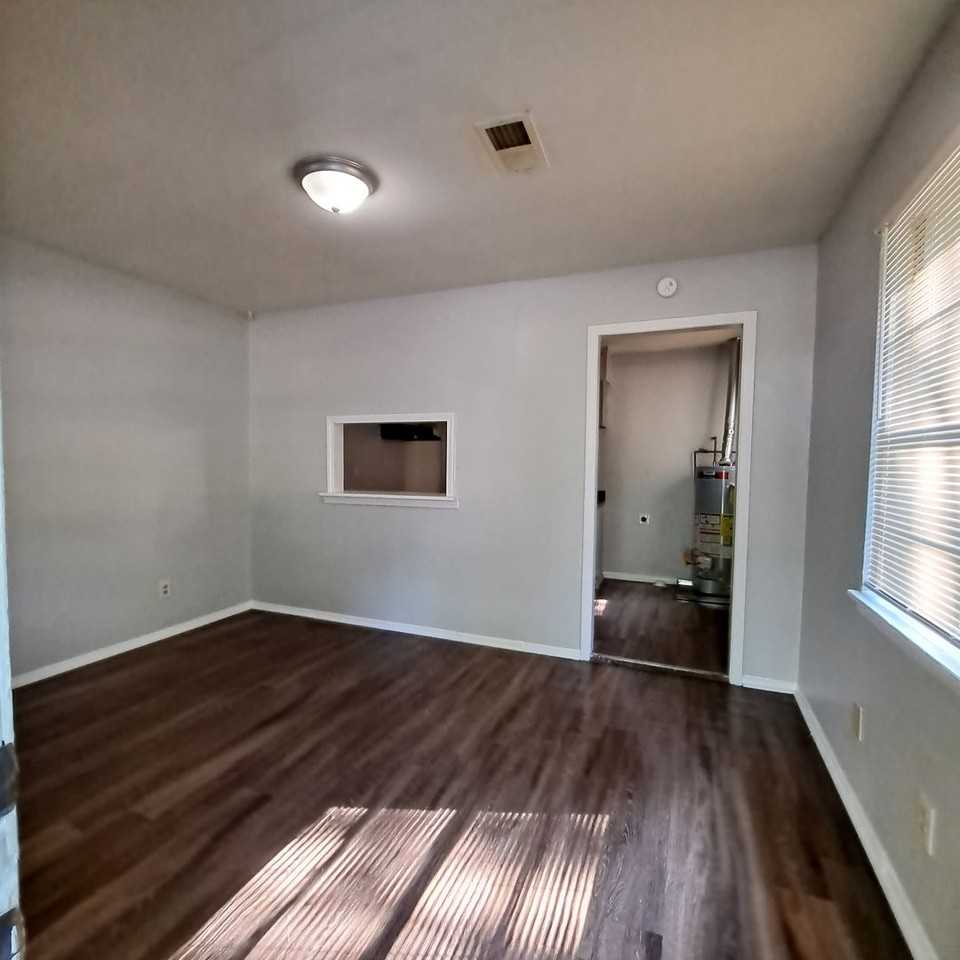 2655 Whitman Ave - Photo 3 of 10