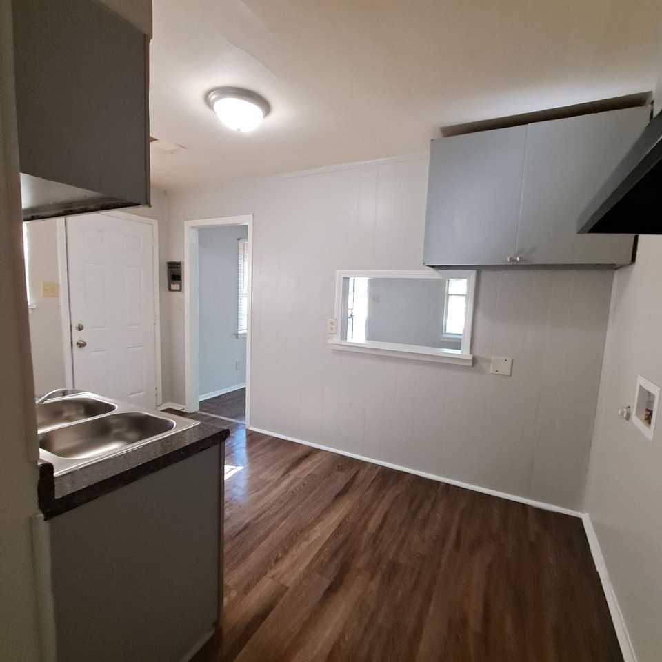 2655 Whitman Ave - Photo 4 of 10