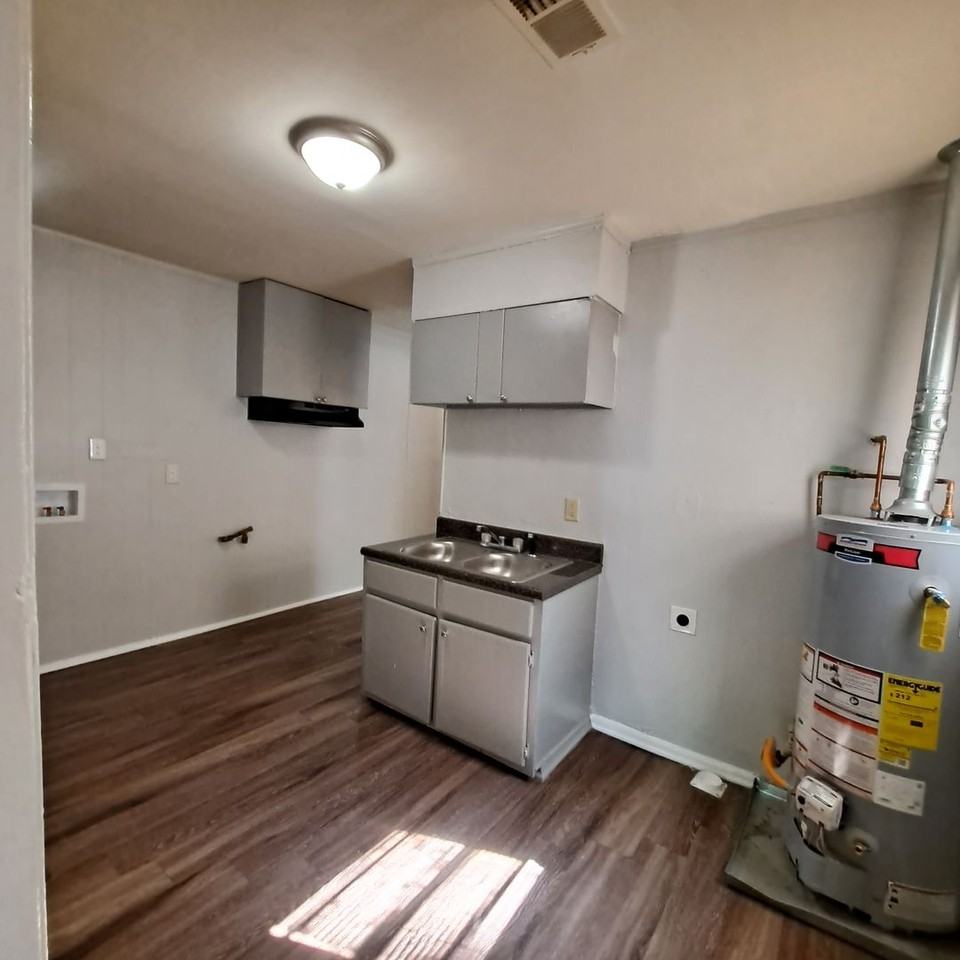 2655 Whitman Ave - Photo 5 of 10