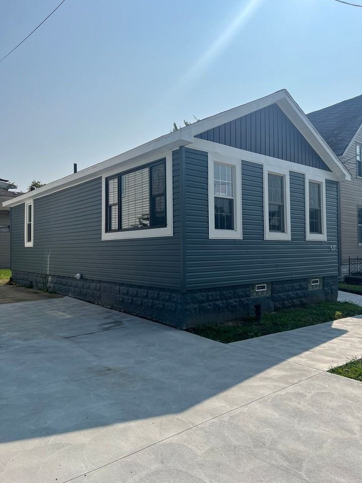 427 Ash St - Photo 2 of 10