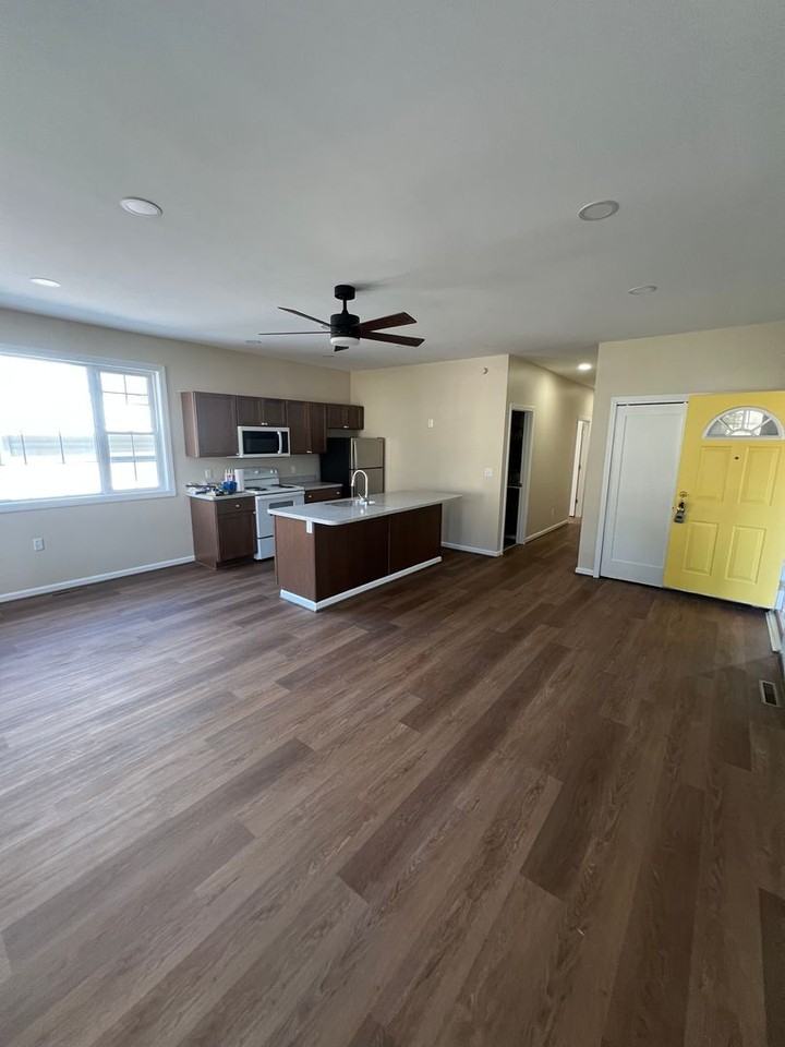 427 Ash St - Photo 3 of 10