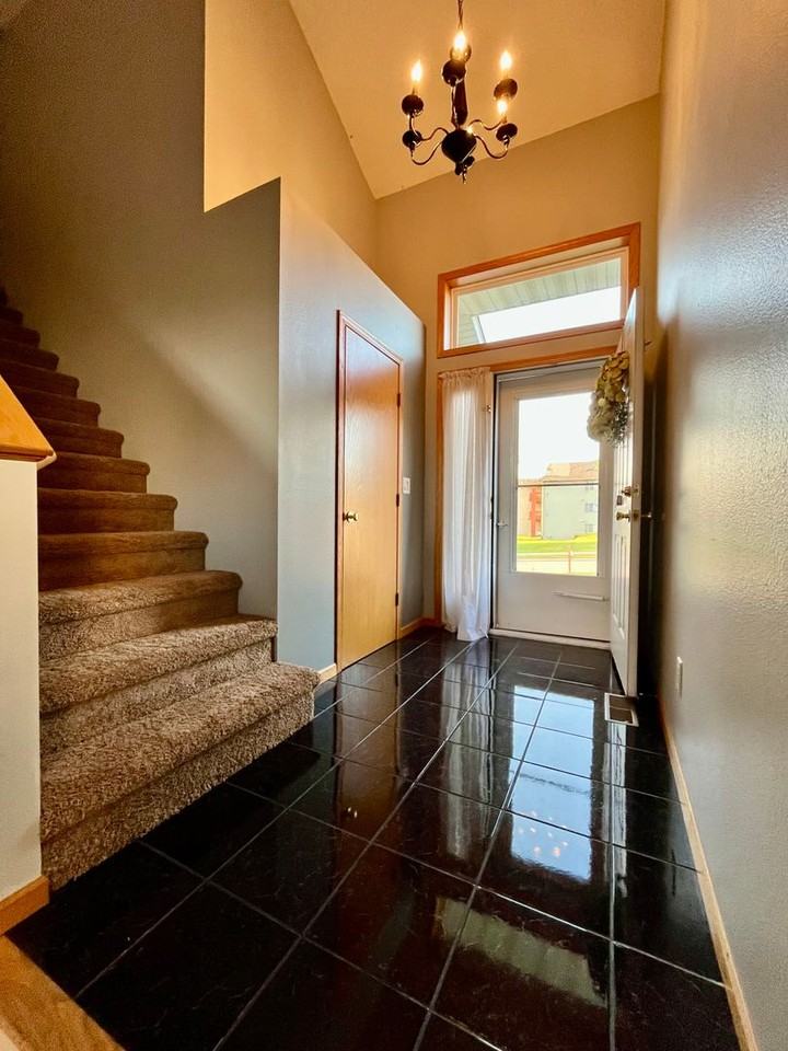 2263 Holiday Rd - Photo 2 of 11