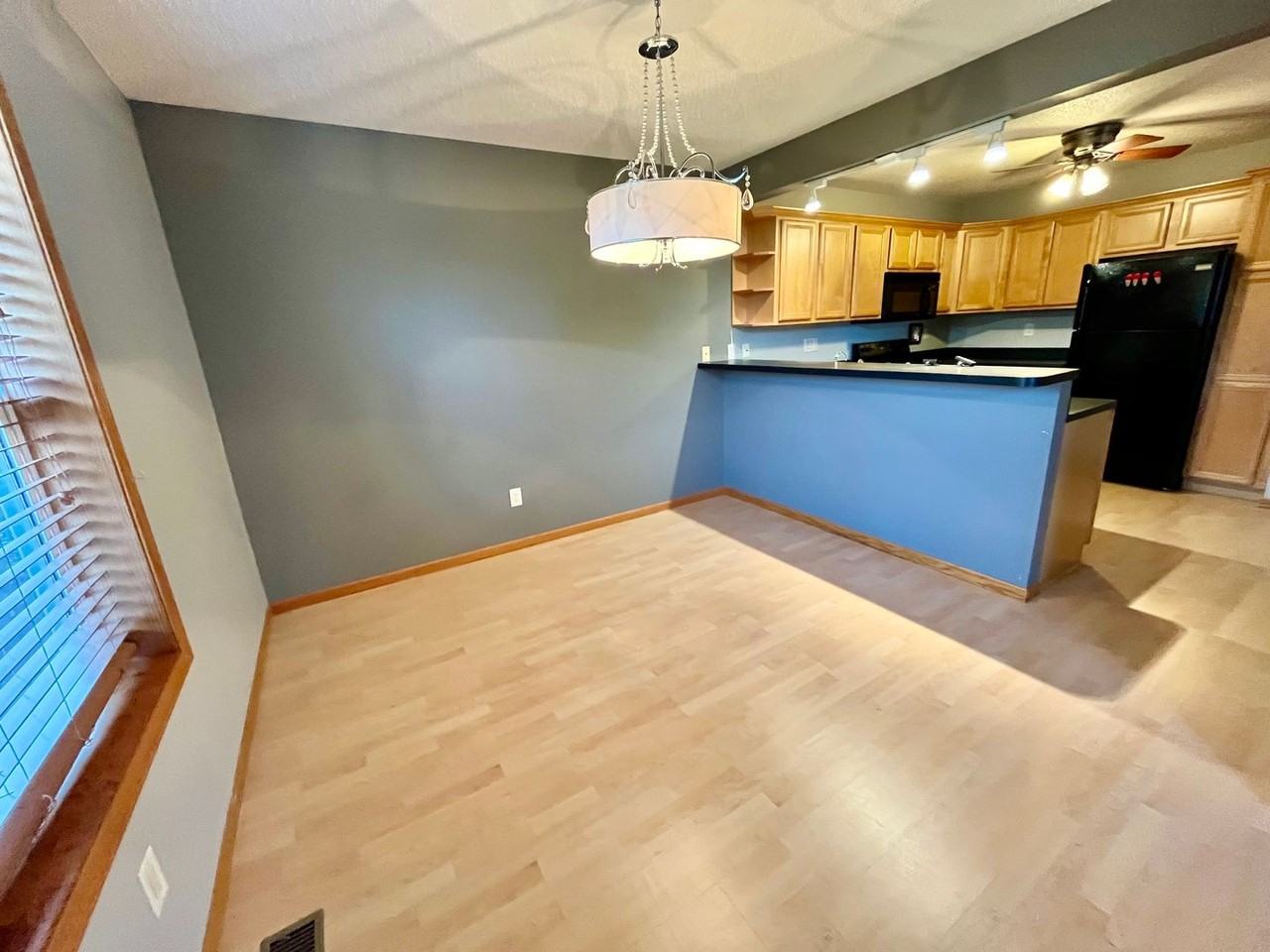 2263 Holiday Rd - Photo 4 of 11