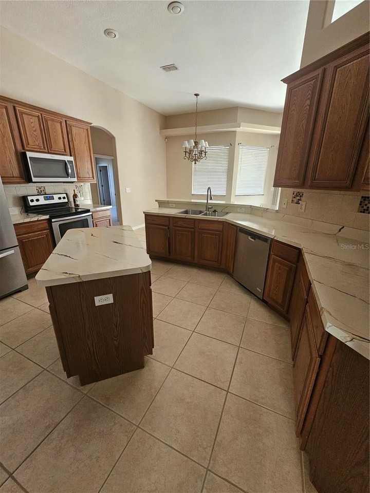 965 Dartmouth Ave - Photo 3 of 10