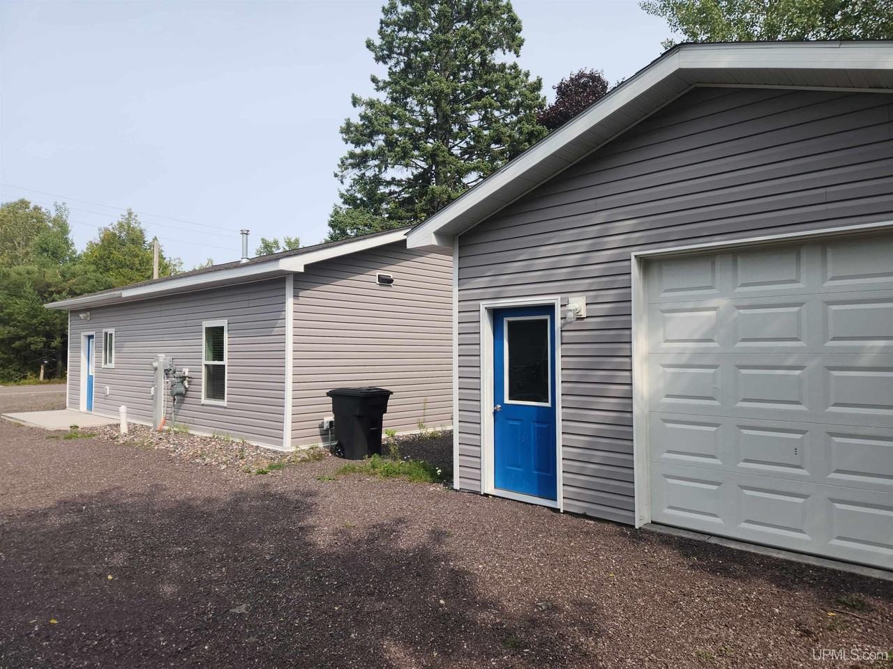 17255 Atlantic Ave - Photo 3 of 26