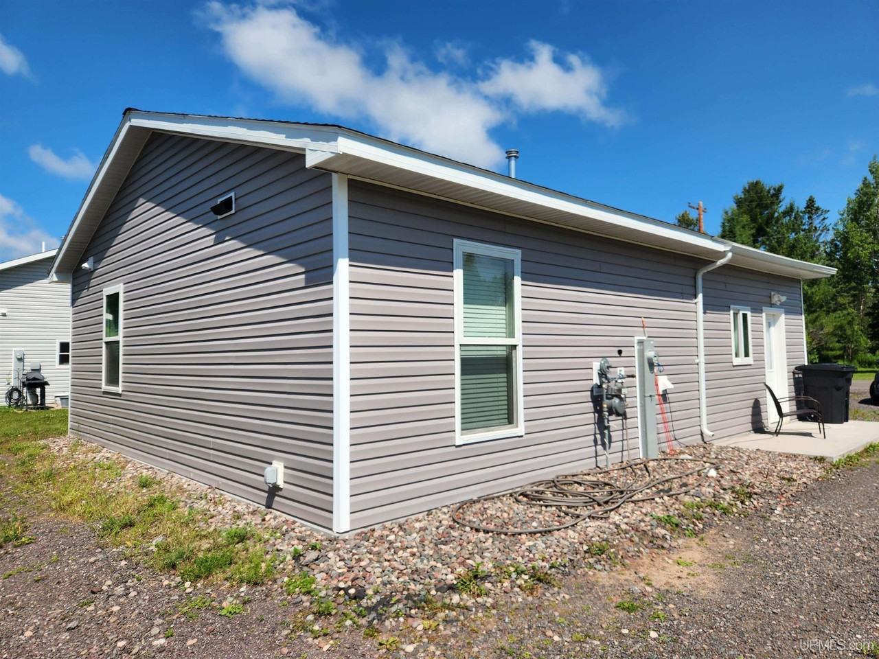 17363 Atlantic Ave - Photo 2 of 33