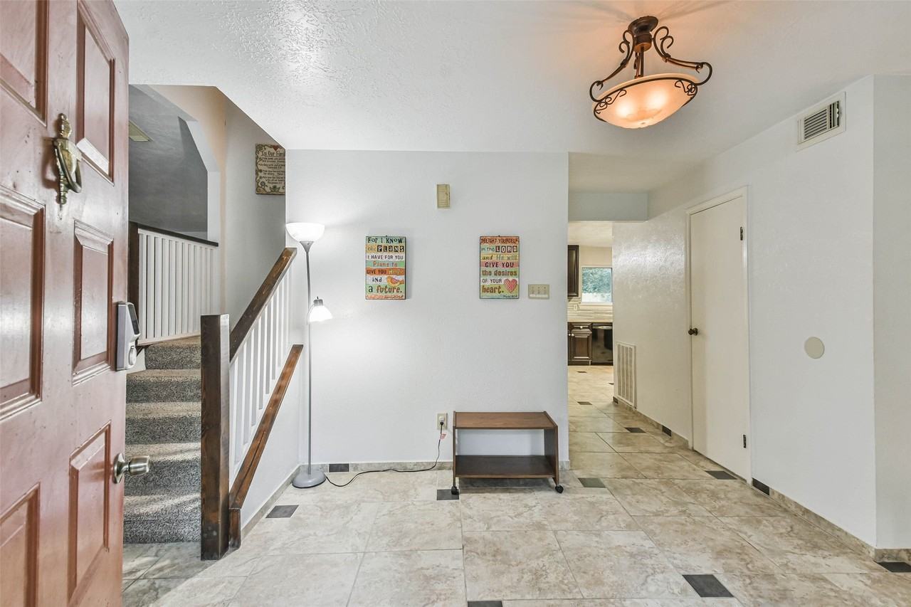 12 Coralberry Rd - Photo 7 of 45