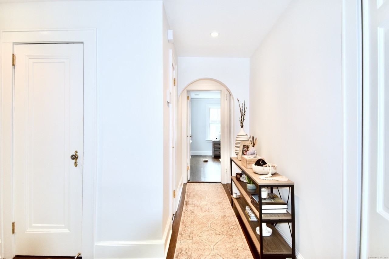 6 Pemberwick Rd - Photo 3 of 31