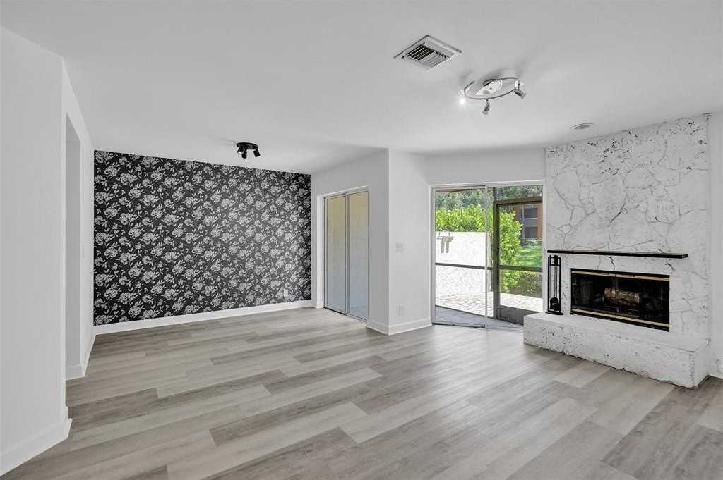 11652 Nw 19th Dr - Photo 4 of 50