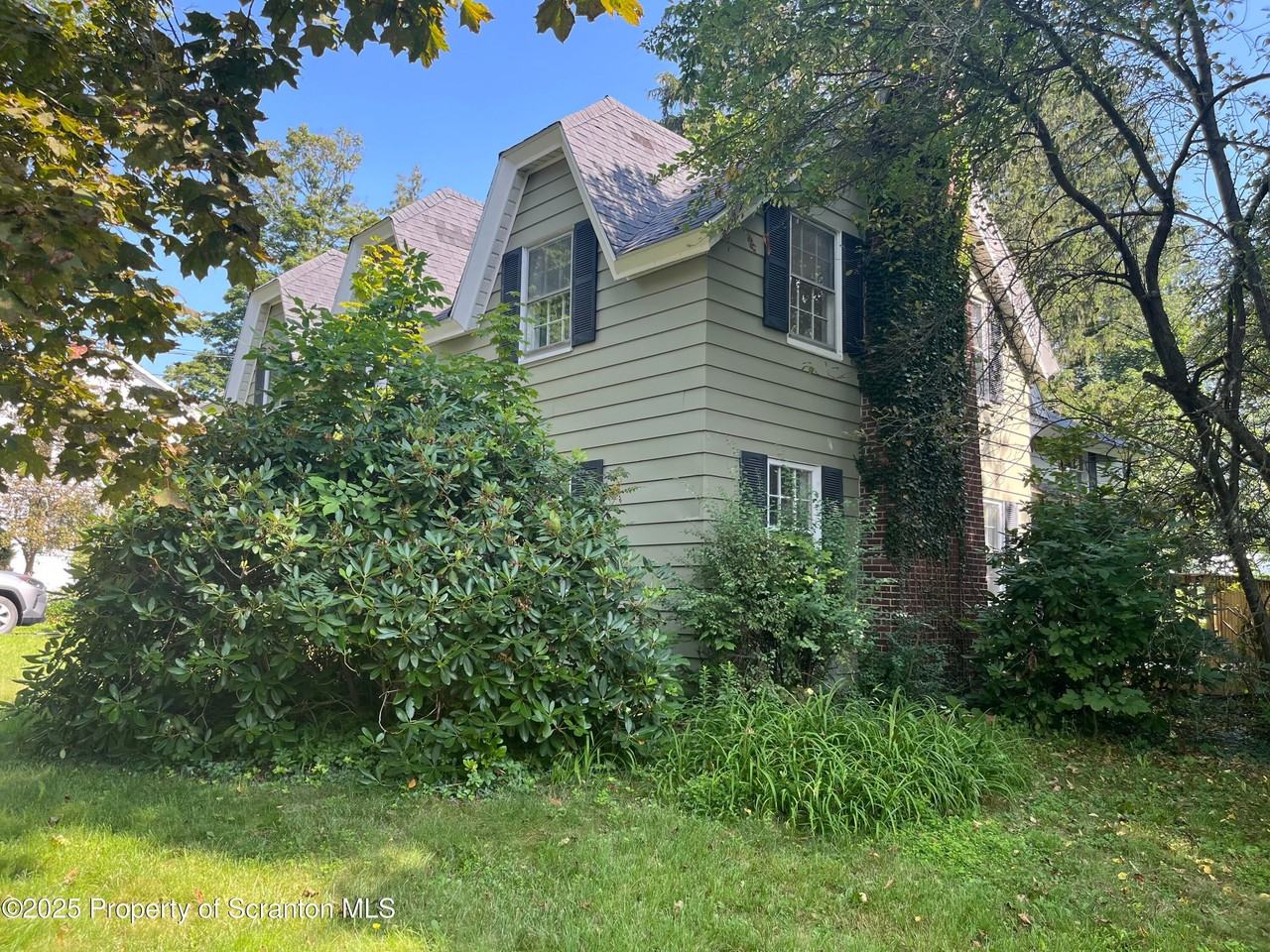 321 Maple St - Photo 3 of 50