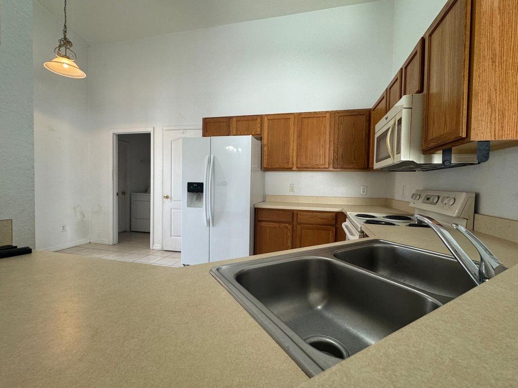 1536 N Hampton Dr - Photo 6 of 19