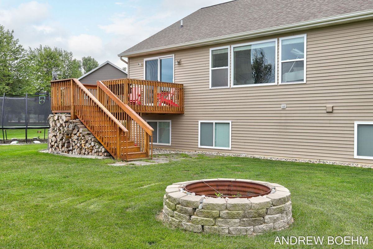 692 Settlement Ln - Photo 2 of 26