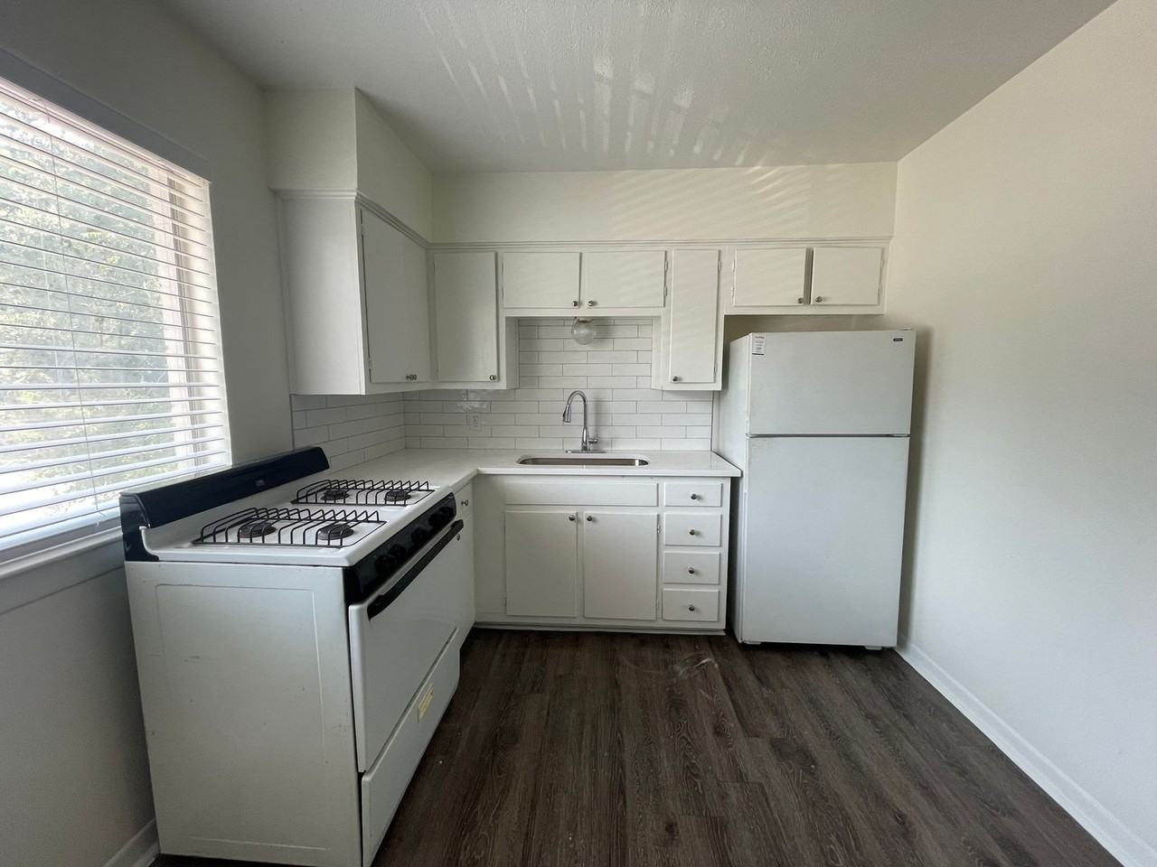 Chateau Duval - Photo 4 of 42