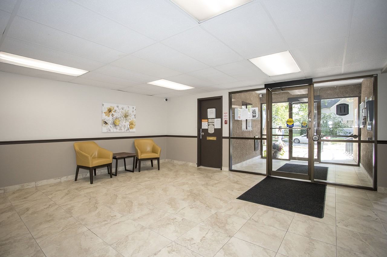 Bristol Place Apartments - Photo 5 of 18