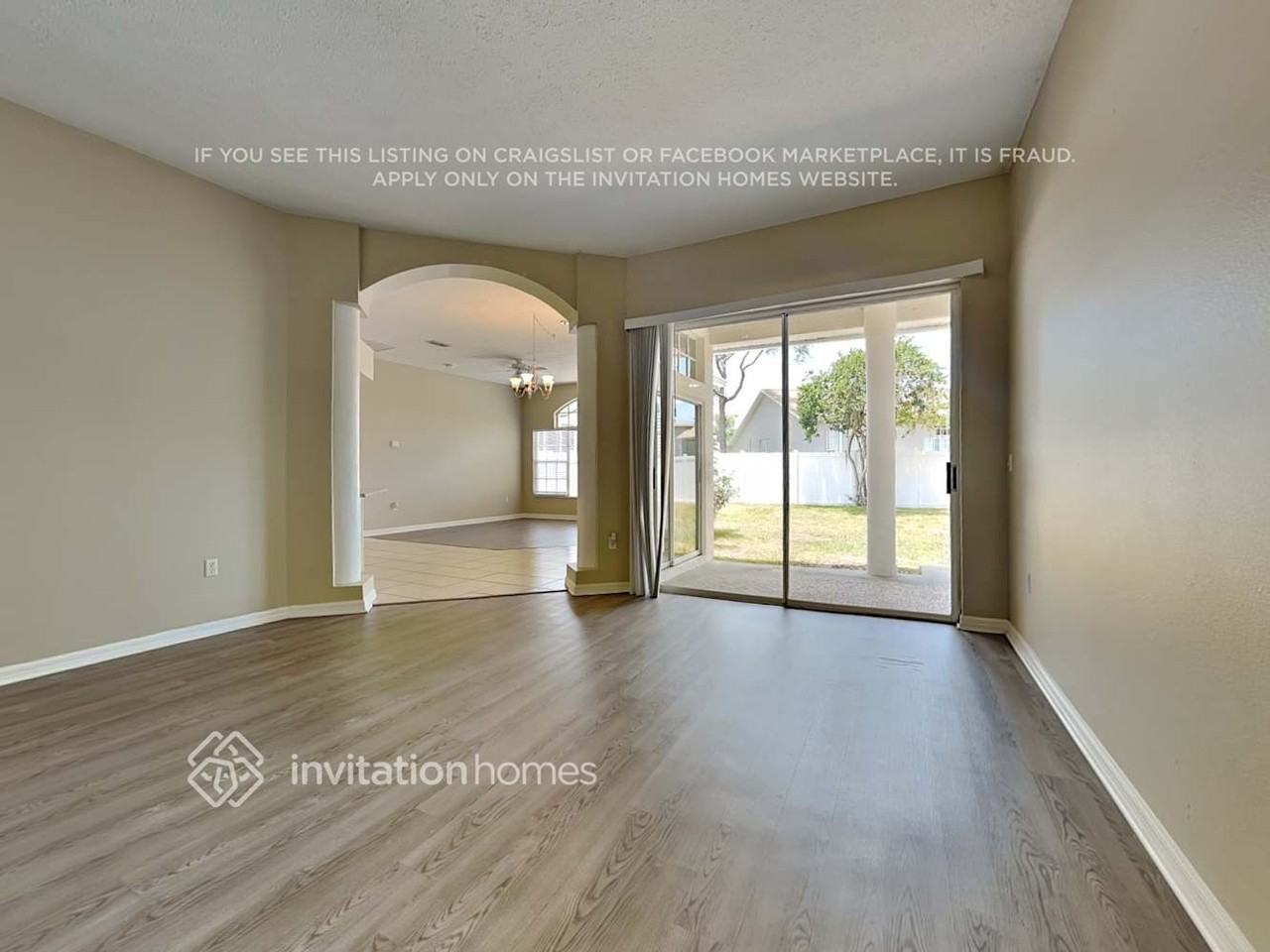 12143 Roseland Dr - Photo 7 of 22